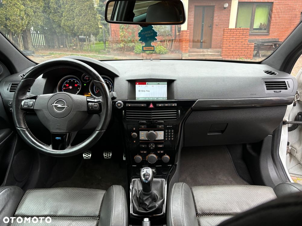 Opel Astra OPC Nürburgring Edition - 19