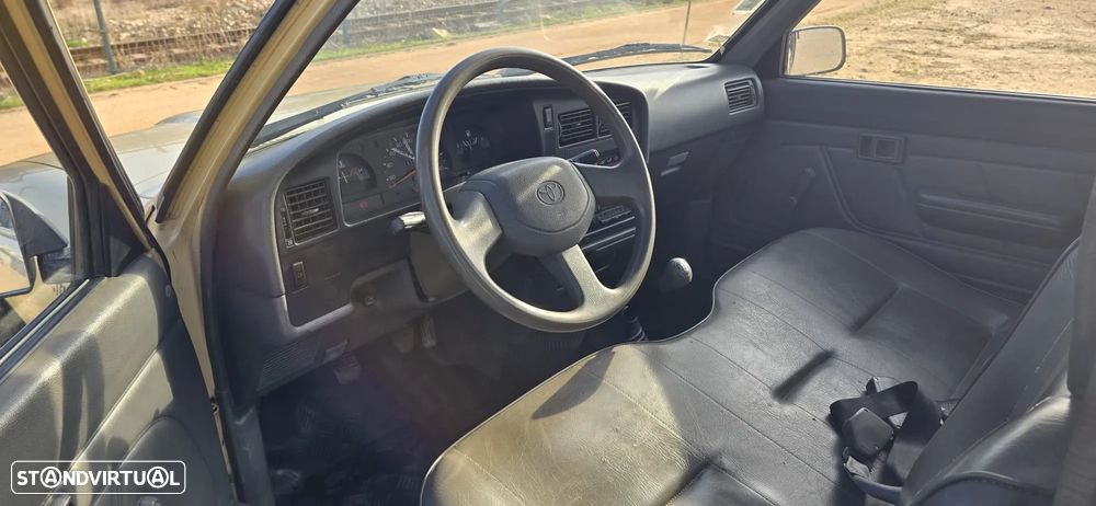 Toyota Hilux - 12