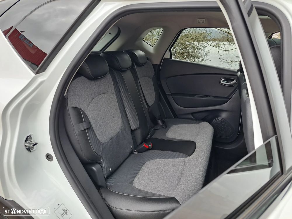 Renault Captur TCe 150 EDC GPF BOSE EDITION - 27