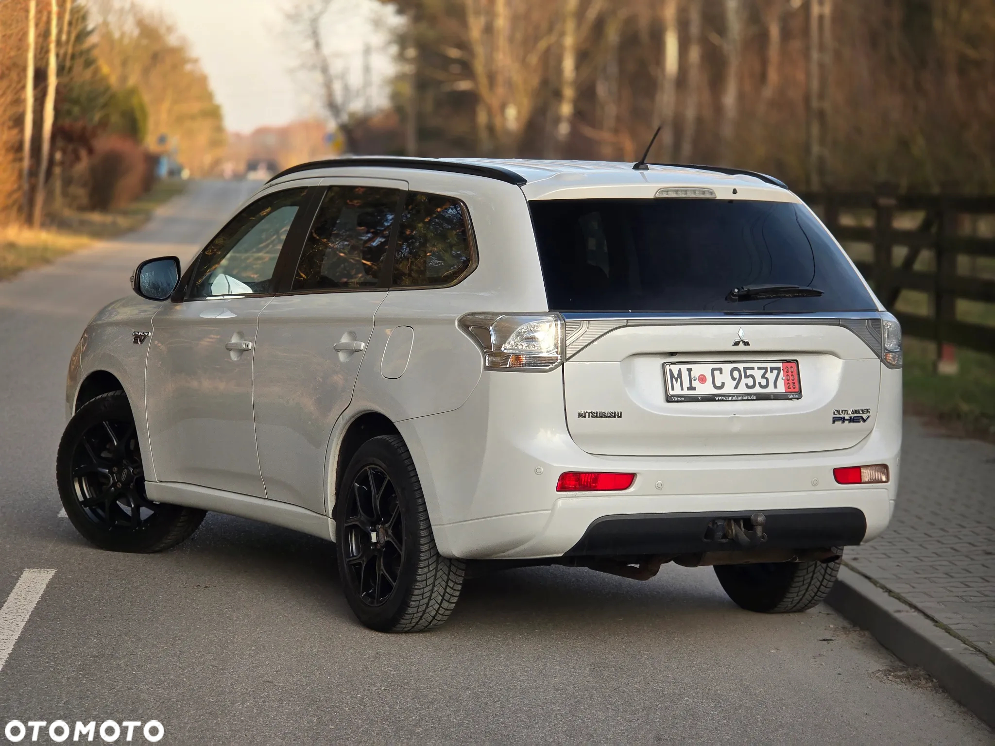 Mitsubishi Outlander 2.0 4WD Plug-In Hybrid - 3