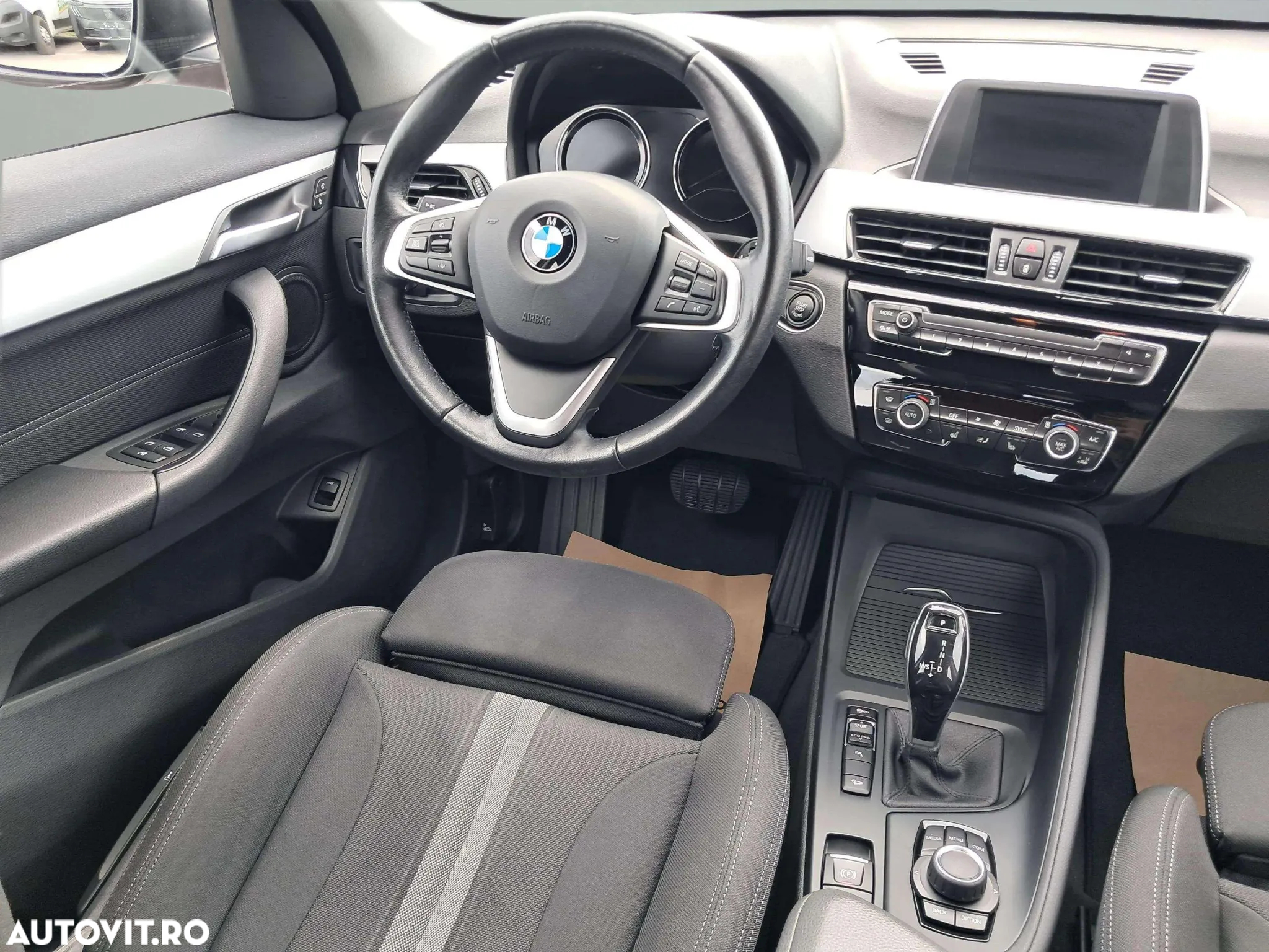 BMW X1 xDrive20i AT - 10