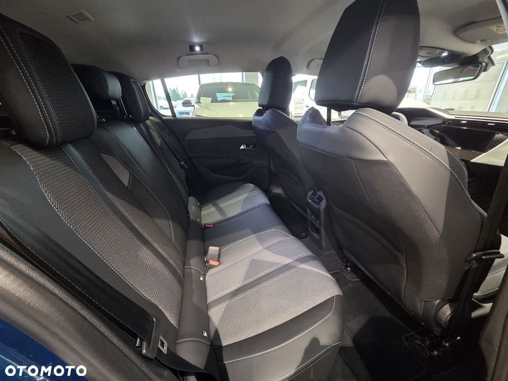 Peugeot 308 - 8