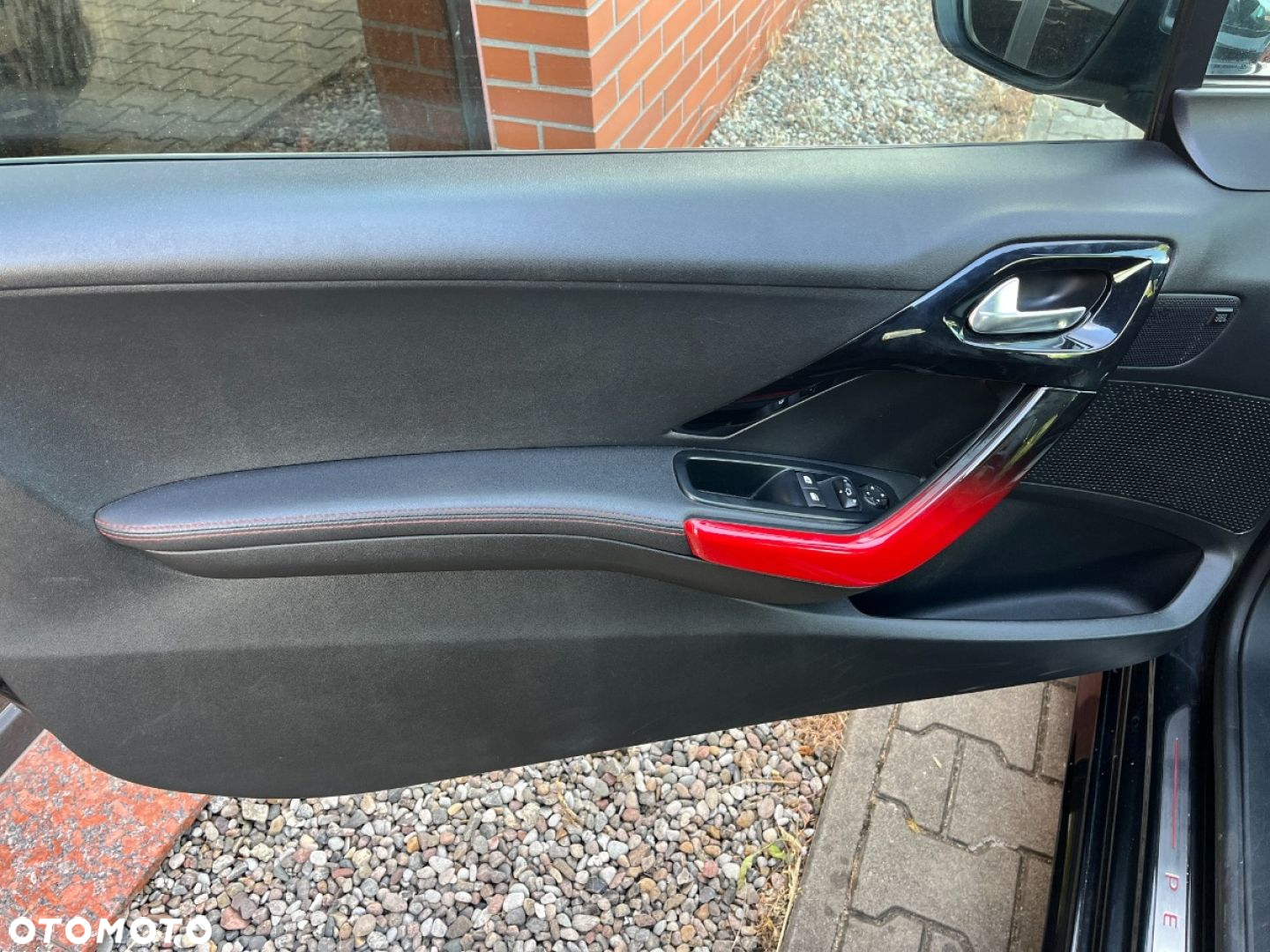 Peugeot 208 GTI 200 THP - 21