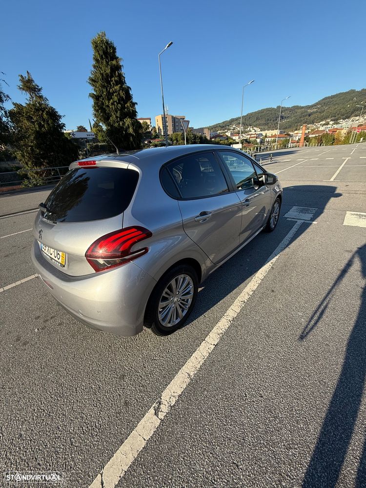 Peugeot 208 1.2 PureTech Signature - 7