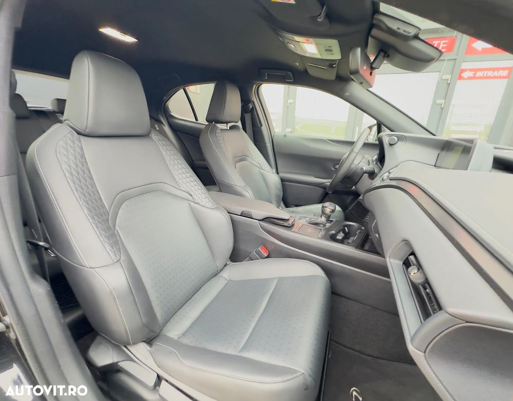 Lexus UX 250h FWD Executive - 22