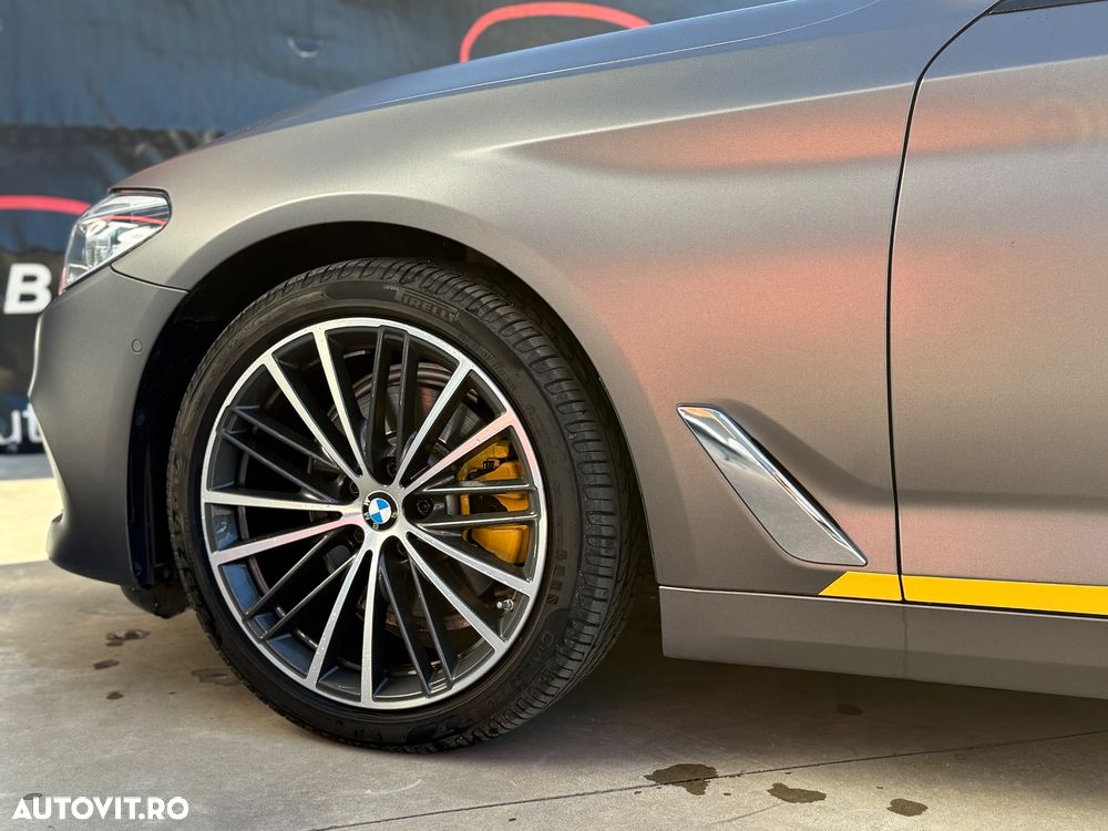 BMW Seria 5 520d xDrive AT - 25