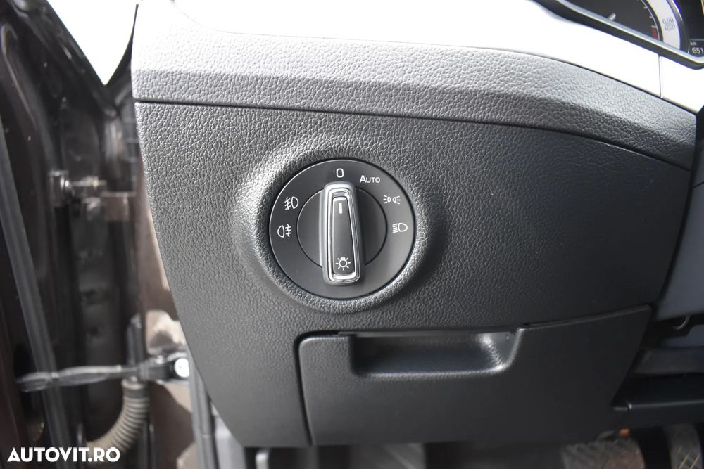 Skoda Superb 2.0 TDI DSG Ambition - 33