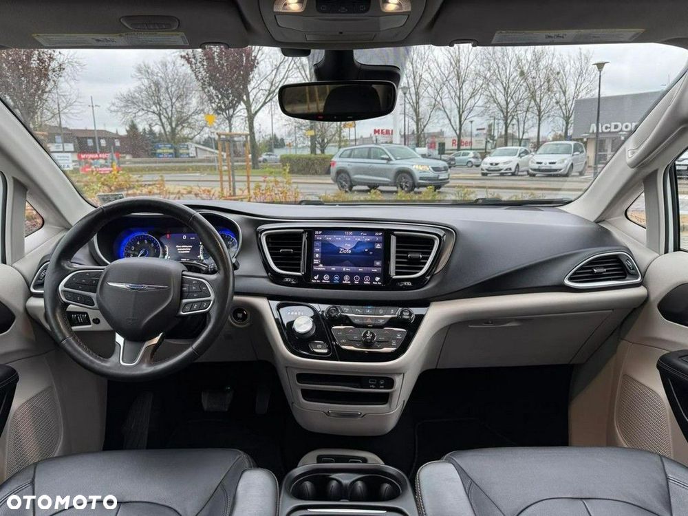 Chrysler Pacifica - 16