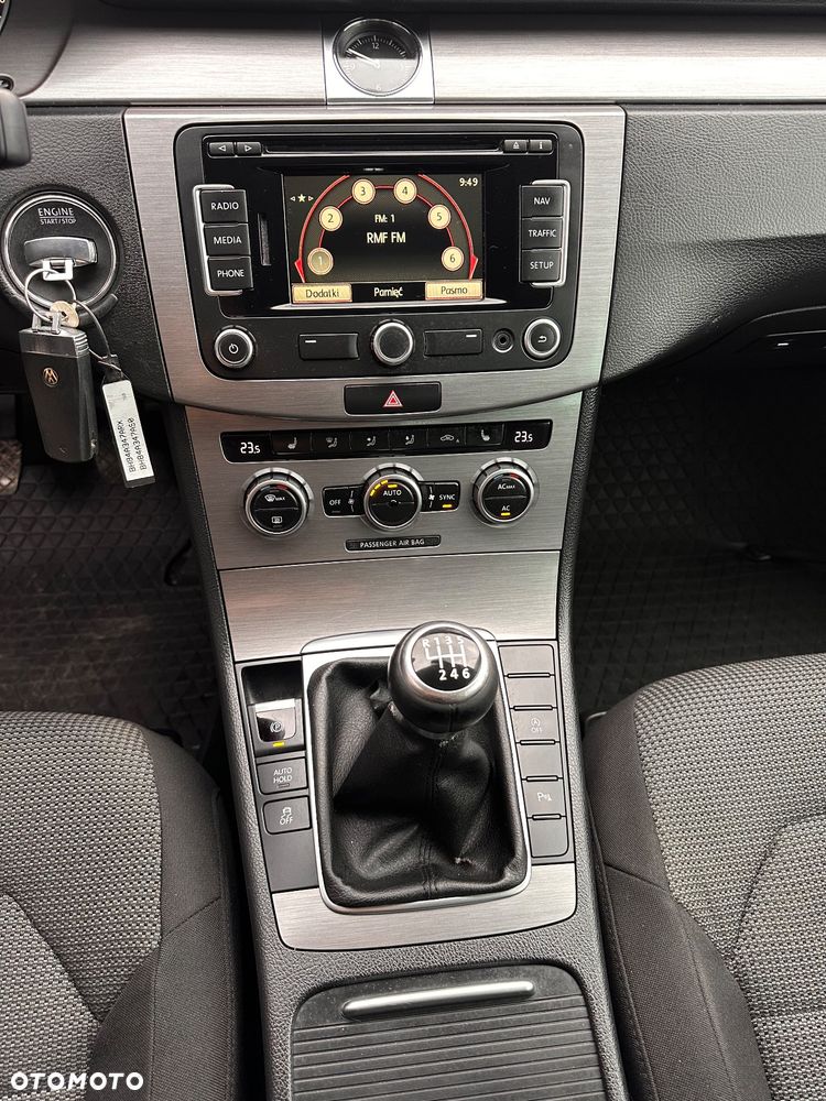 Volkswagen Passat 2.0 TDI BlueMotion Technology Comfortline - 20