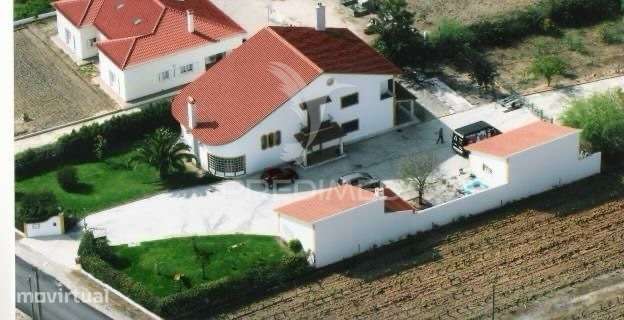 MORADIA T4 COM GARAGEM E AMPLO TERRENO – VALE DE SANTARÉM - Grande imagem: 2/40