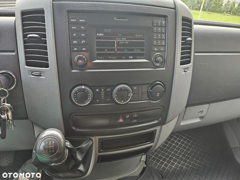 Mercedes-Benz 906 - 9