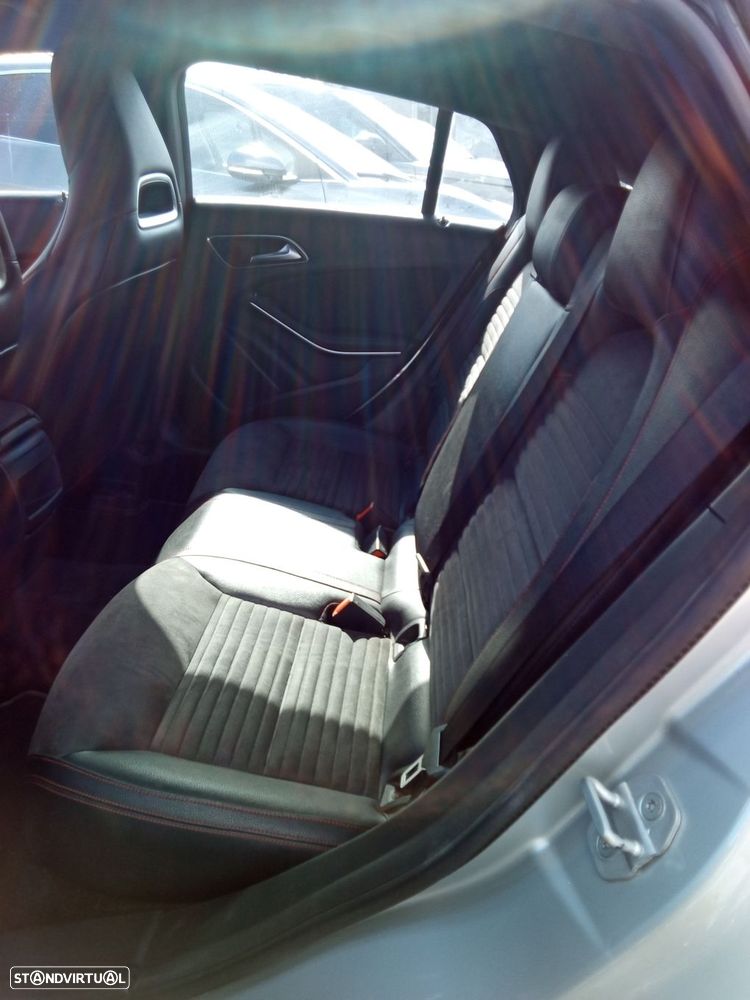 Mercedes-Benz CLA 180 d Shooting Brake AMG Line - 15
