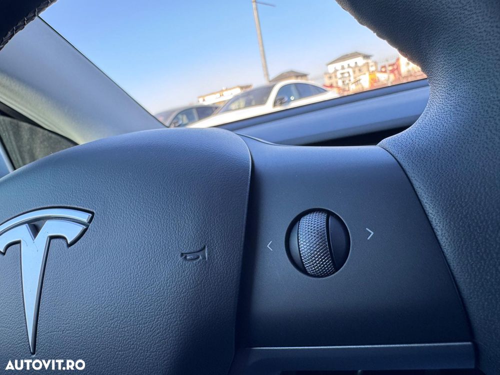 Tesla Model Y Long Range Dual Motor AWD - 24