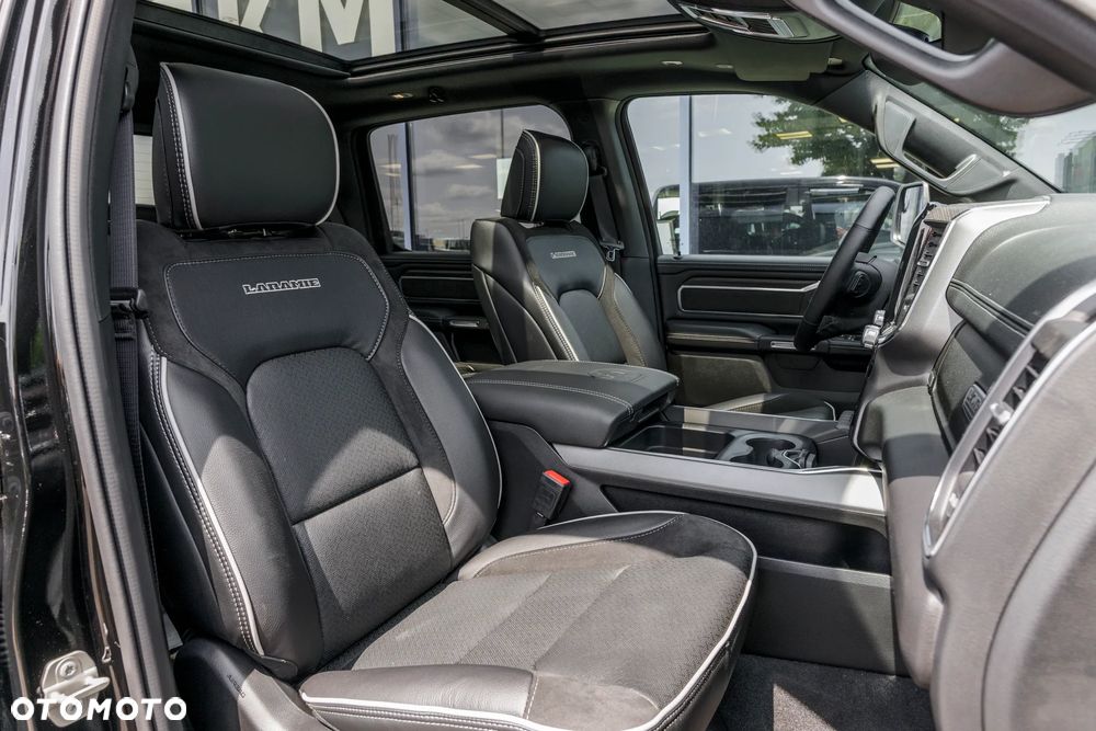 RAM 1500 Laramie Night Premium - 37