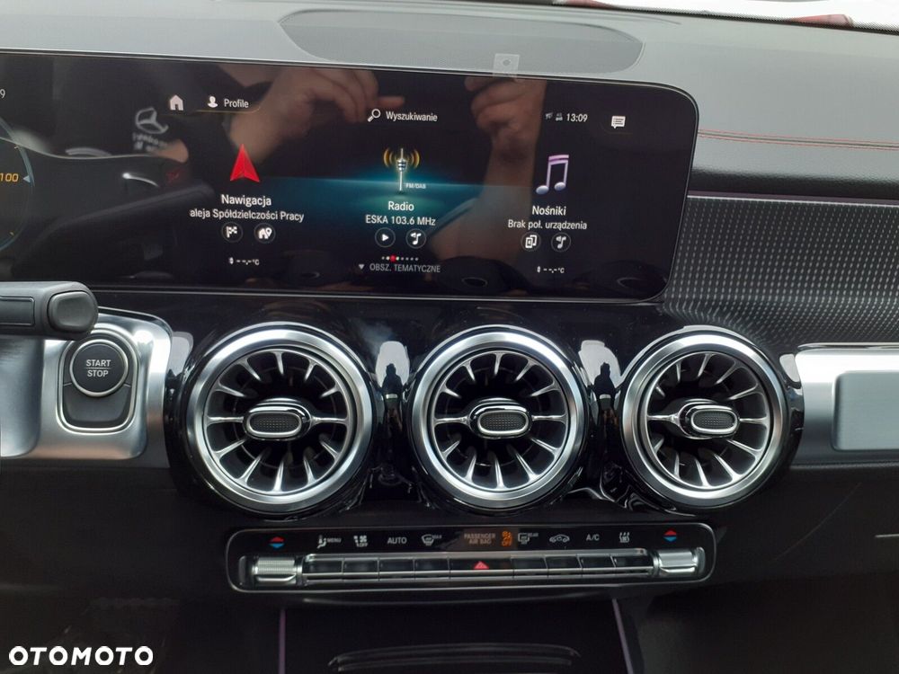Mercedes-Benz EQB - 17