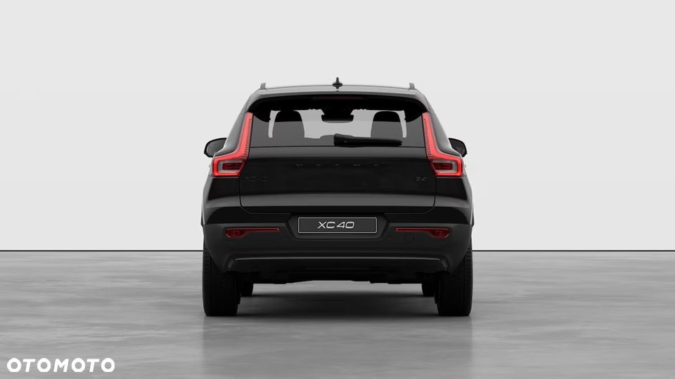 Volvo XC 40 B4 Plus Black Edition - 4