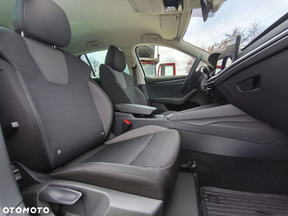 Skoda Octavia 1.5 TSI mHEV Selection DSG - 19