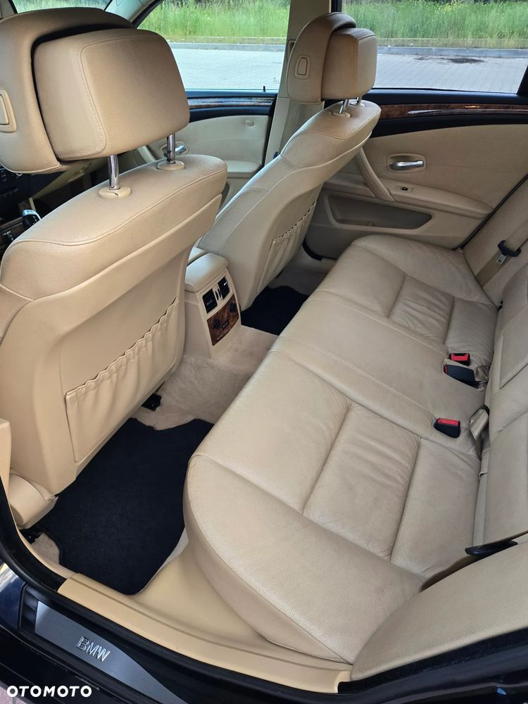 BMW Seria 5 525d - 39