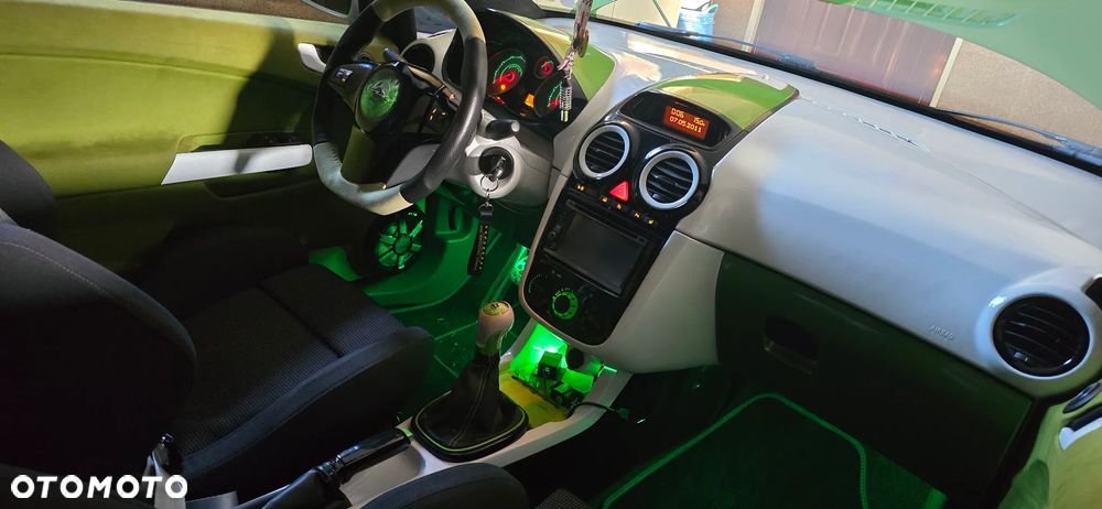 Opel Corsa 1.4 16V Cosmo - 14