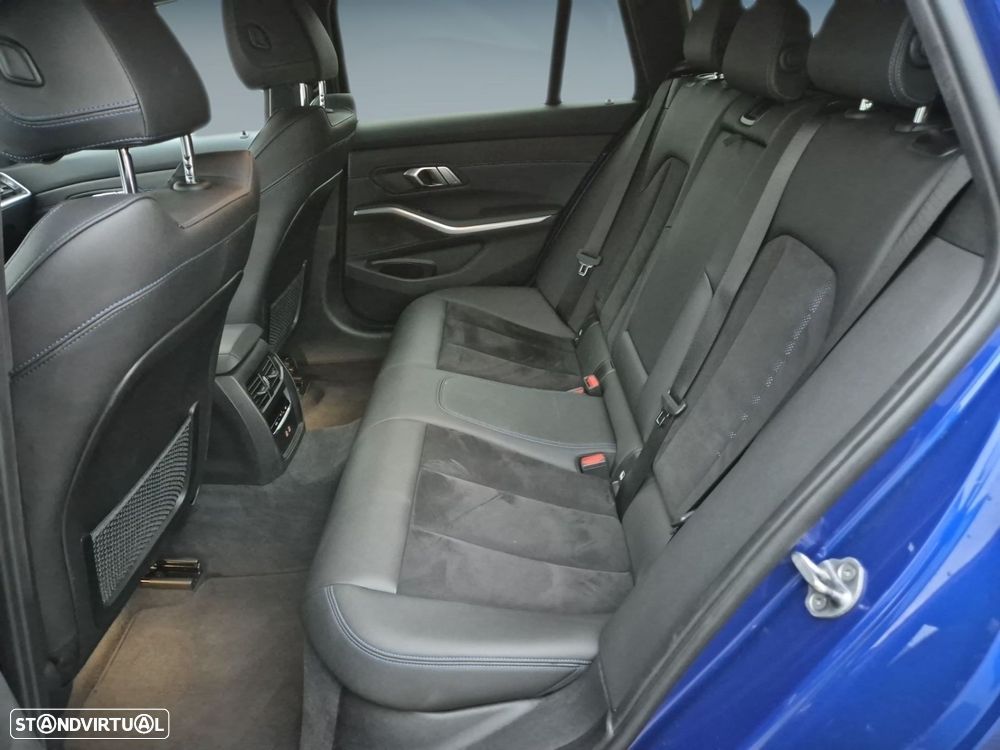 BMW 320 d Pack Desportivo M Auto - 14