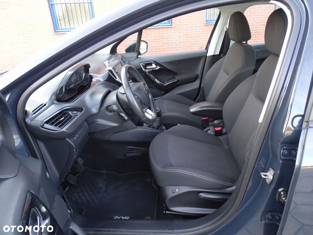 Peugeot 208 1.2 PureTech Style - 7