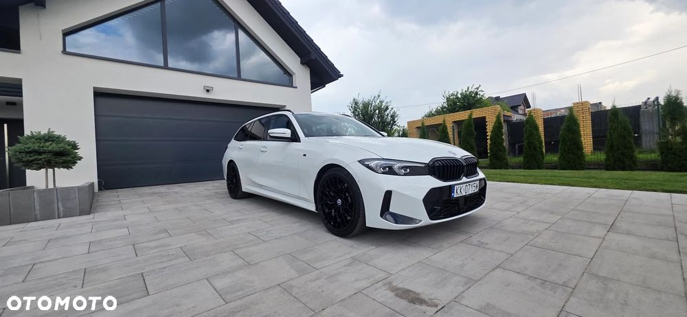 BMW Seria 3 330i M Sport - 4