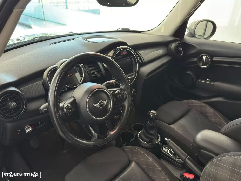 MINI 5 Portas Cooper D - 13