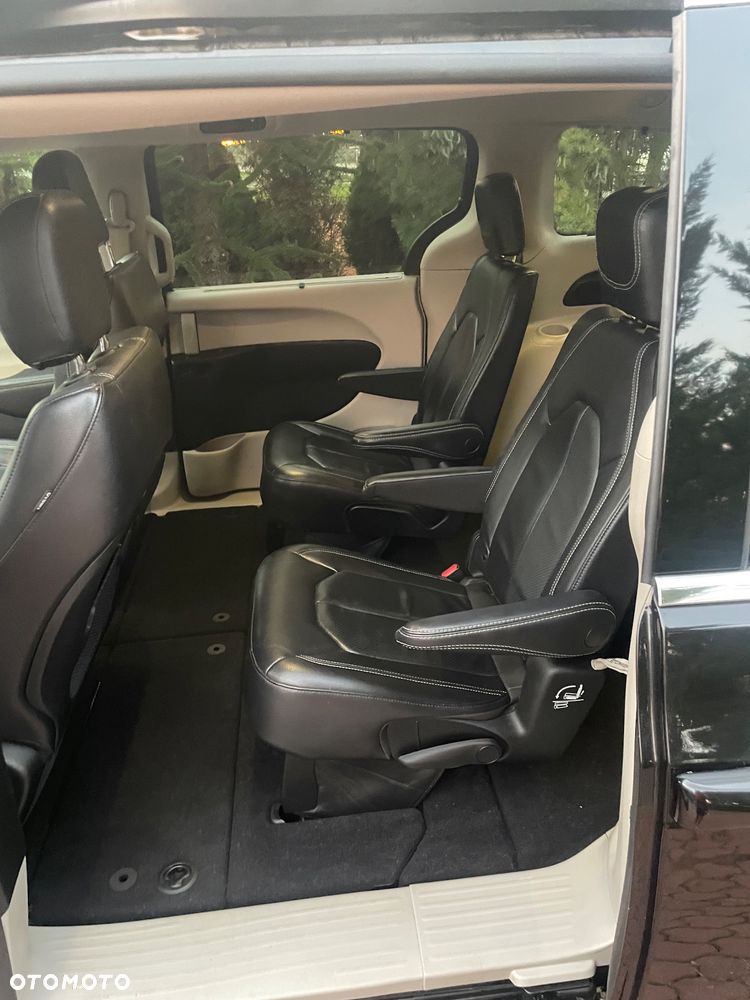 Chrysler Pacifica - 19