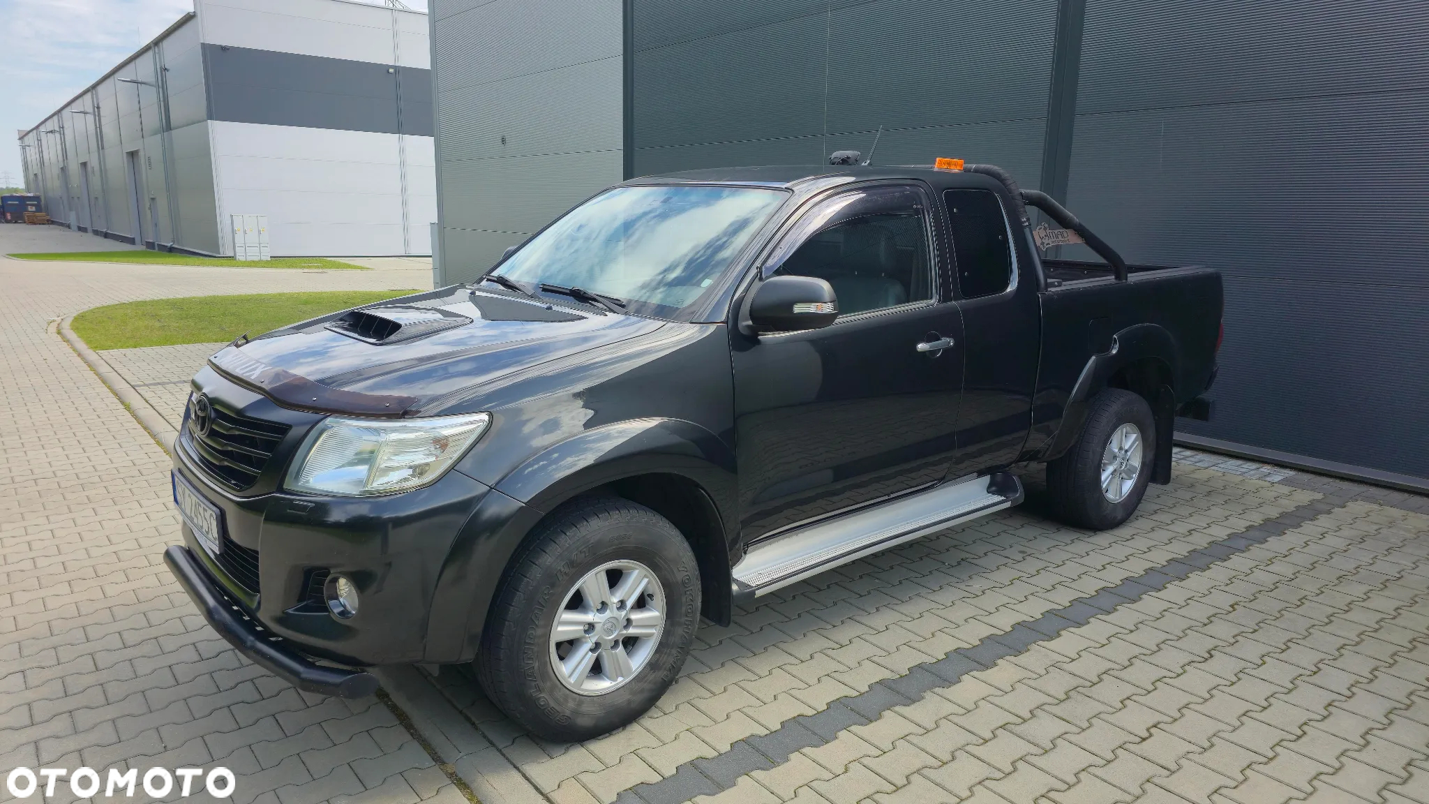 Toyota Hilux 2.5 D-4D SR - 19
