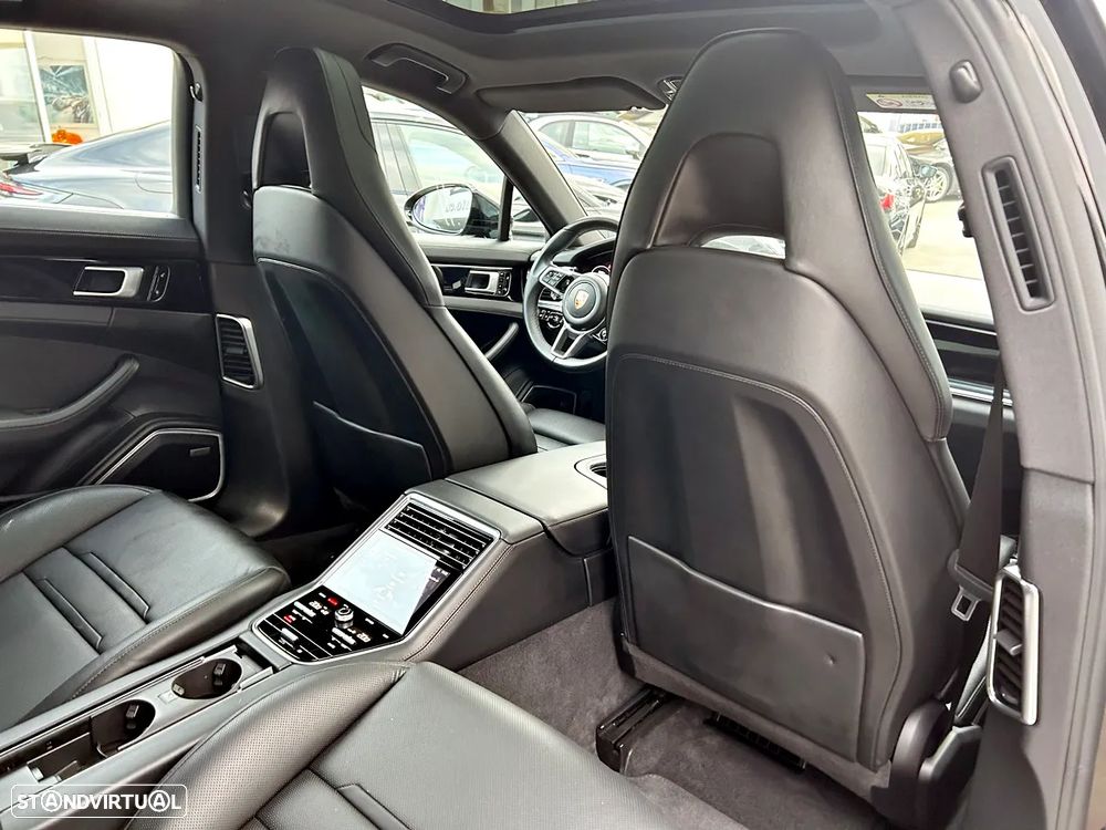 Porsche Panamera 4 E-Hybrid - 31