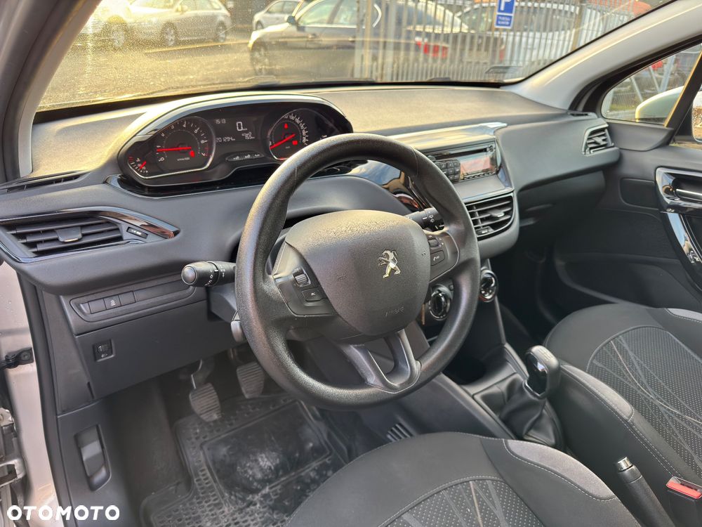 Peugeot 208 - 17