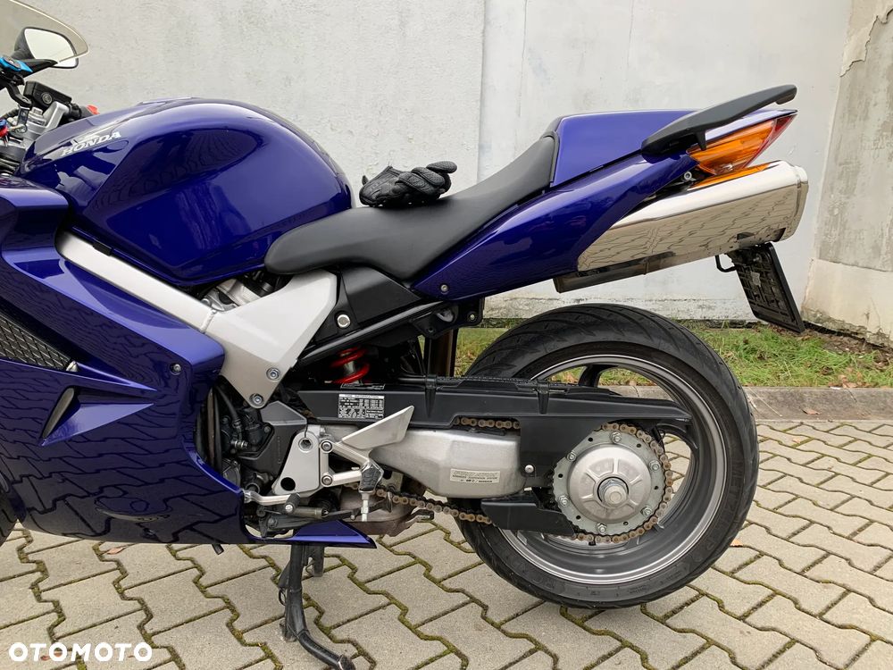 Honda VFR - 3