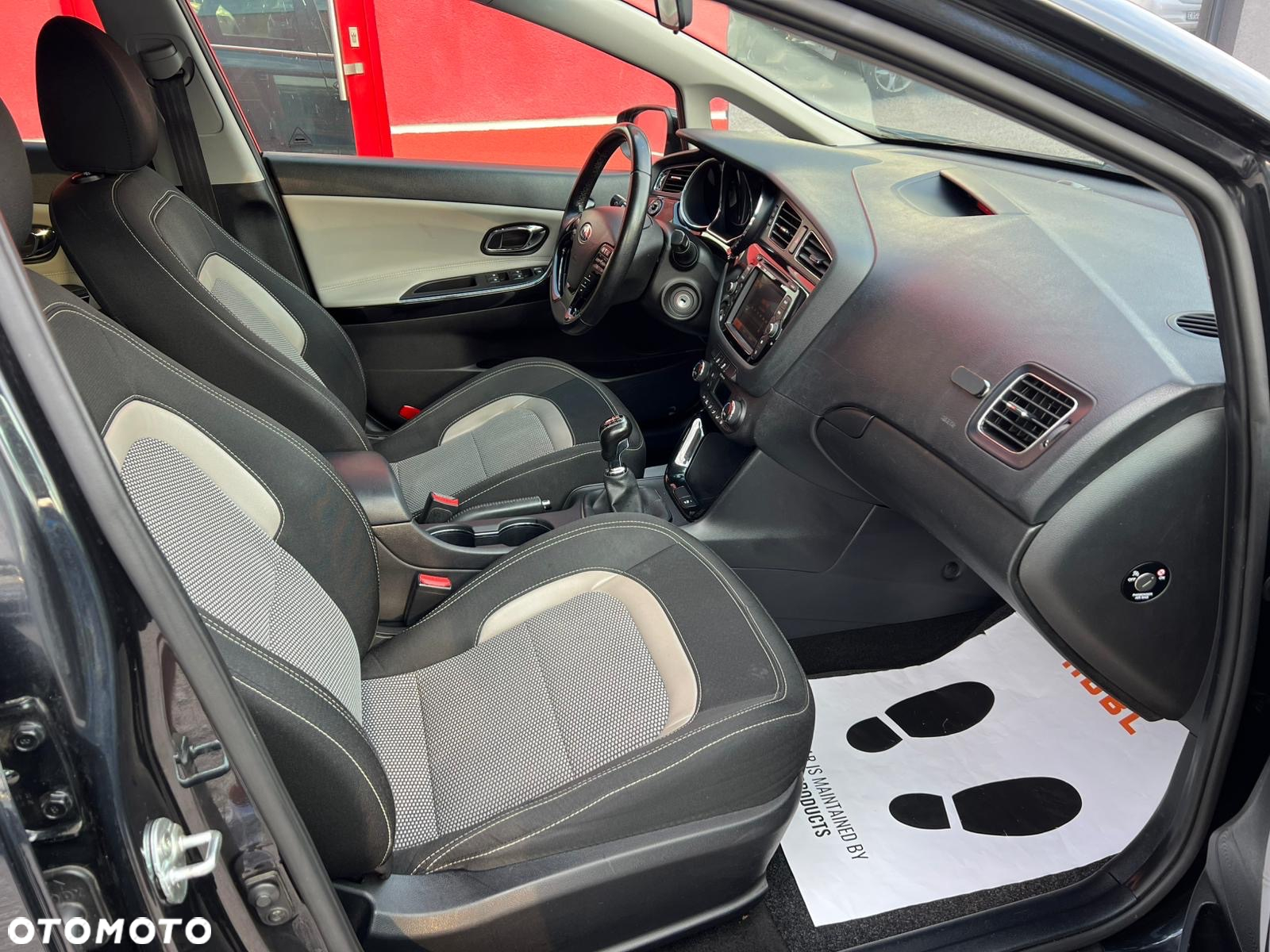 Kia Ceed 1.6 CRDi 128 ISG SW Dream Team Edition - 7
