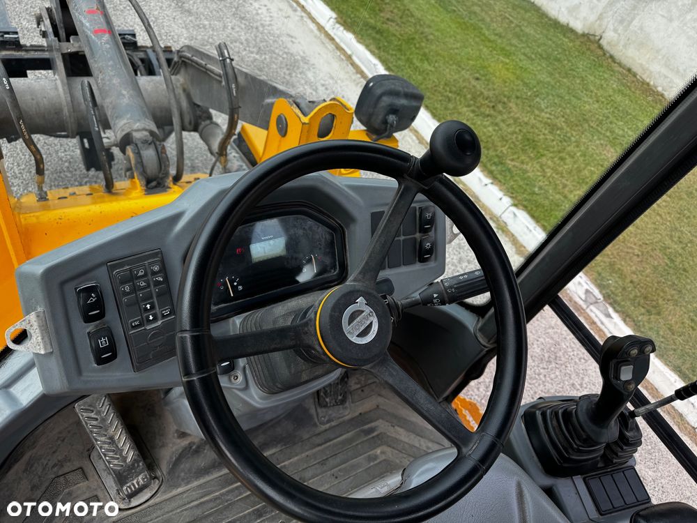 Volvo L30G - 5