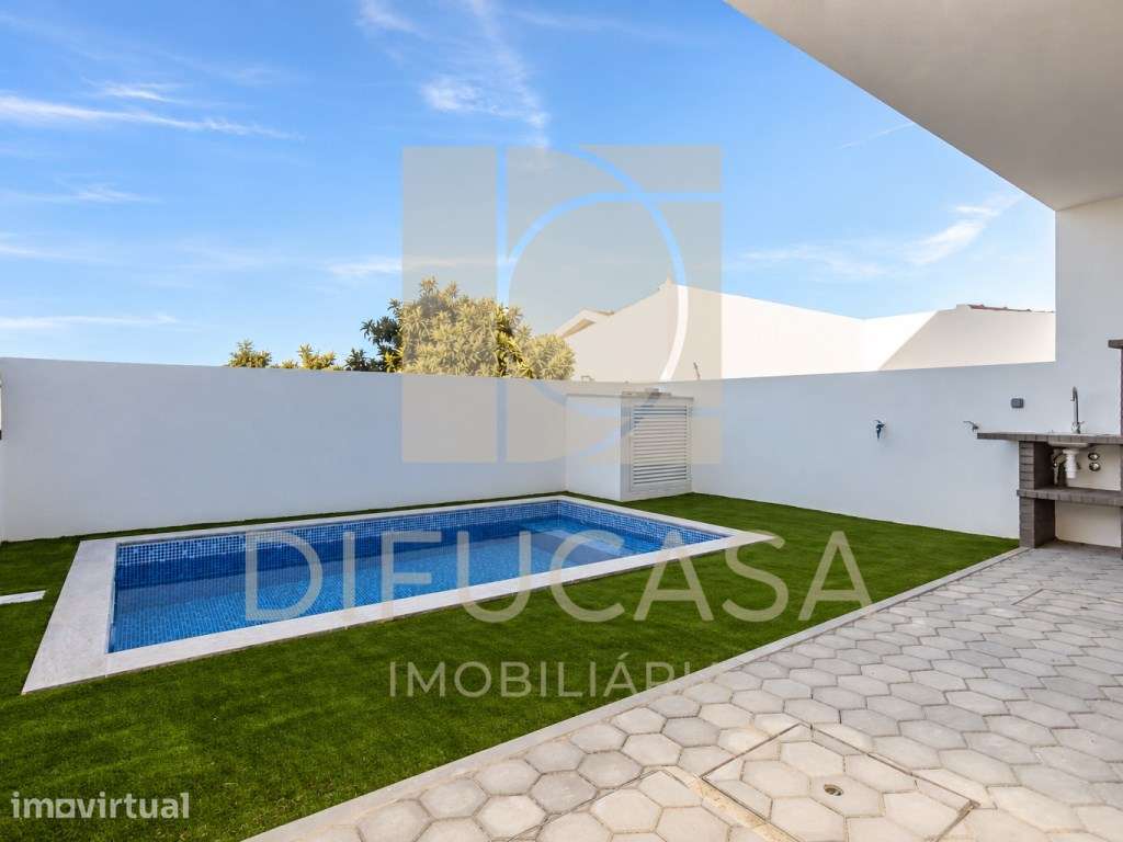 R355 Moradia T4 com PISCINA