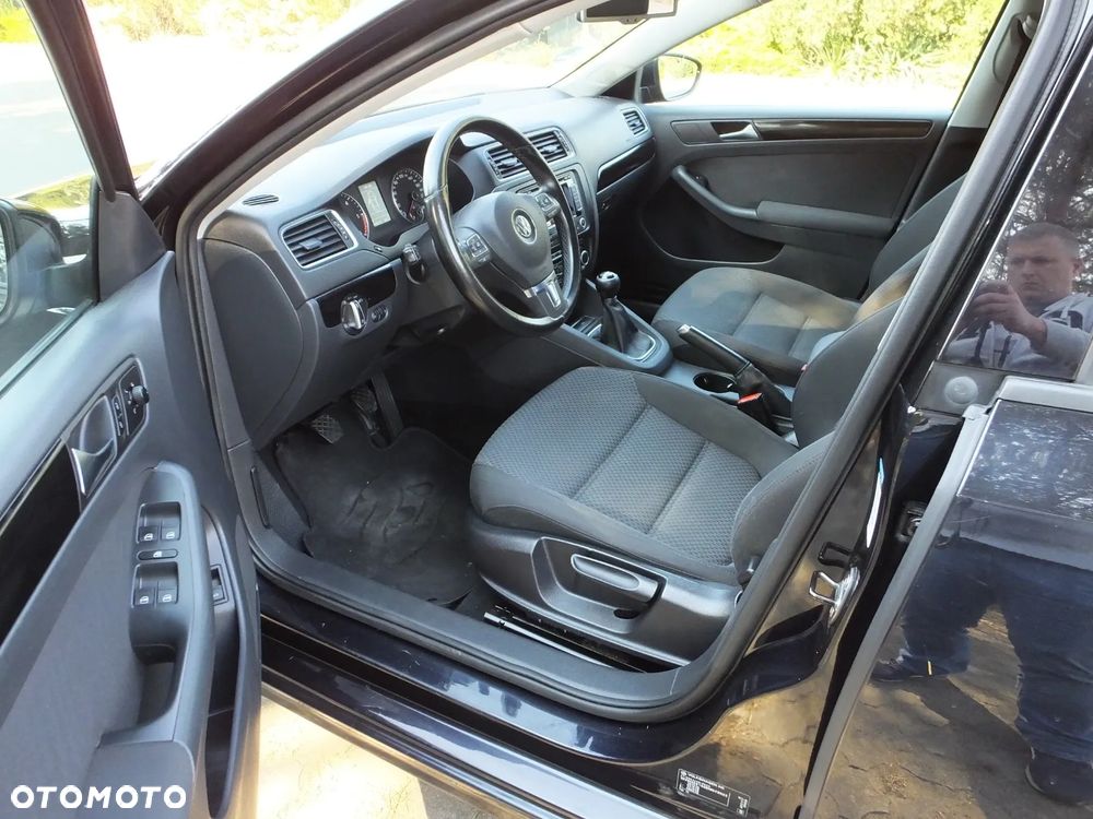 Volkswagen Jetta 1.6 TDI DPF Comfortline - 24