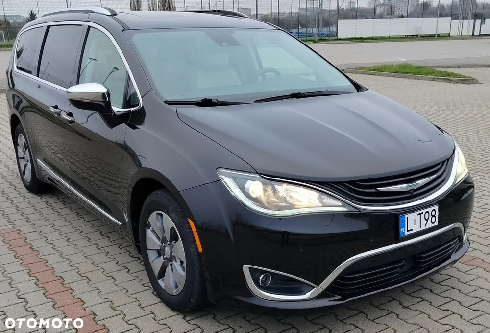 Chrysler Pacifica - 2