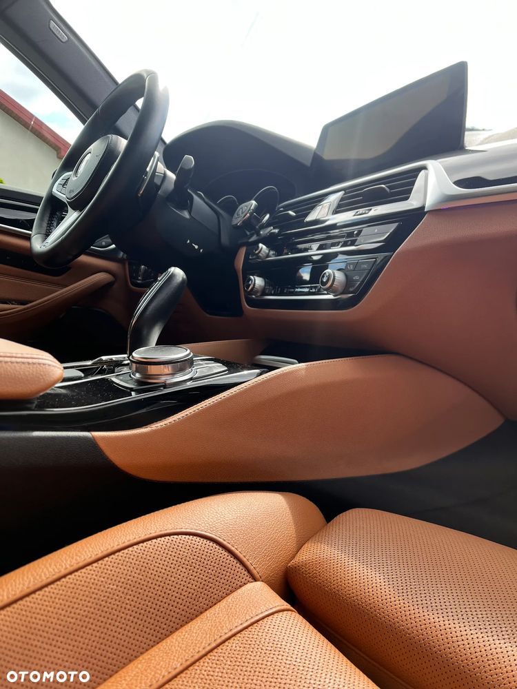 BMW Seria 5 530i xDrive M Sport sport - 16