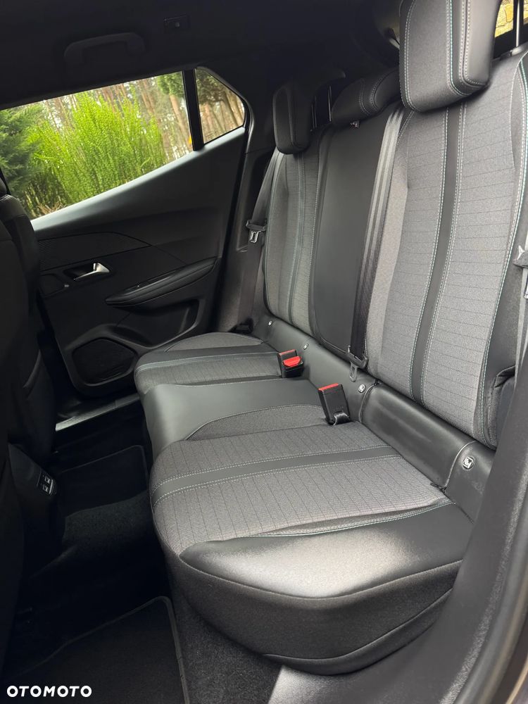 Peugeot 2008 1.2 PureTech Allure S&S EAT8 - 26