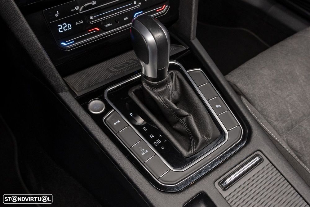 VW Passat Variant - 26