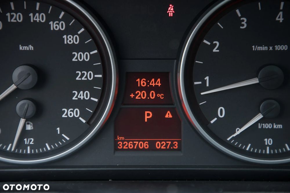 BMW Seria 3 330xi Touring - 17