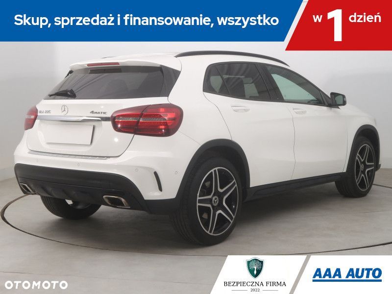 Mercedes-Benz GLA - 7