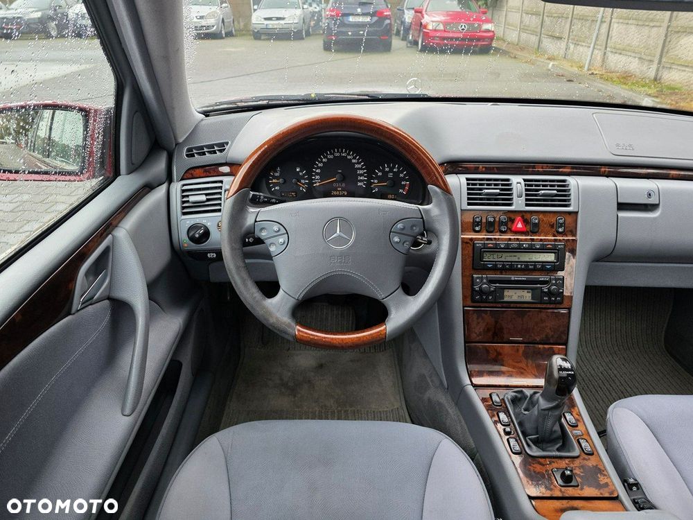 Mercedes-Benz Klasa E - 15