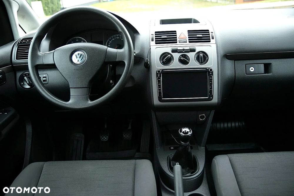 Volkswagen Touran - 22