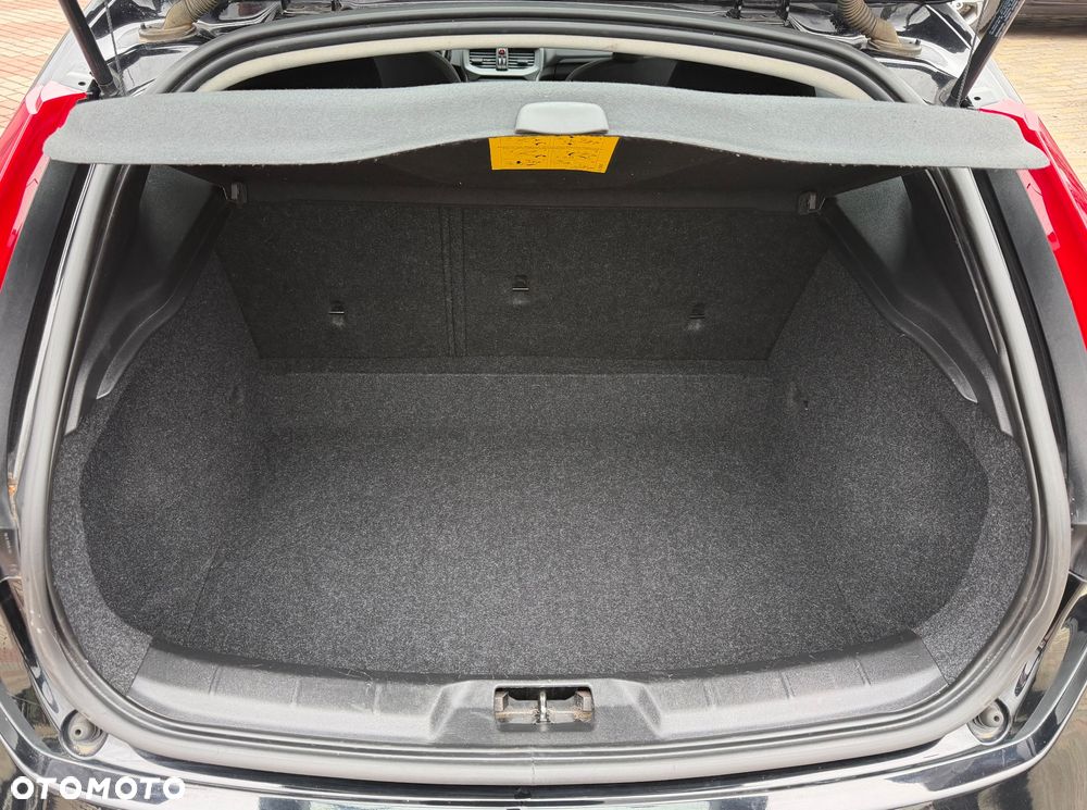 Volvo V40 D2 Momentum - 16