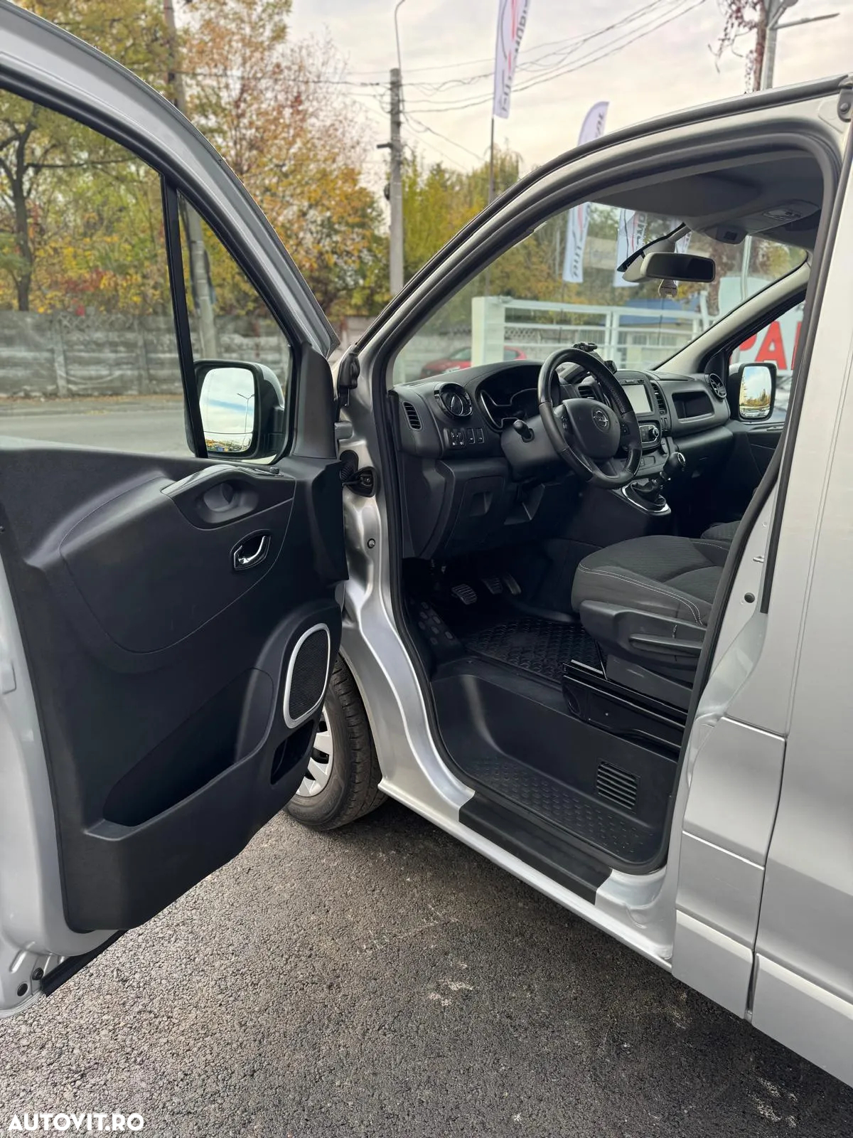 Opel Vivaro - 8
