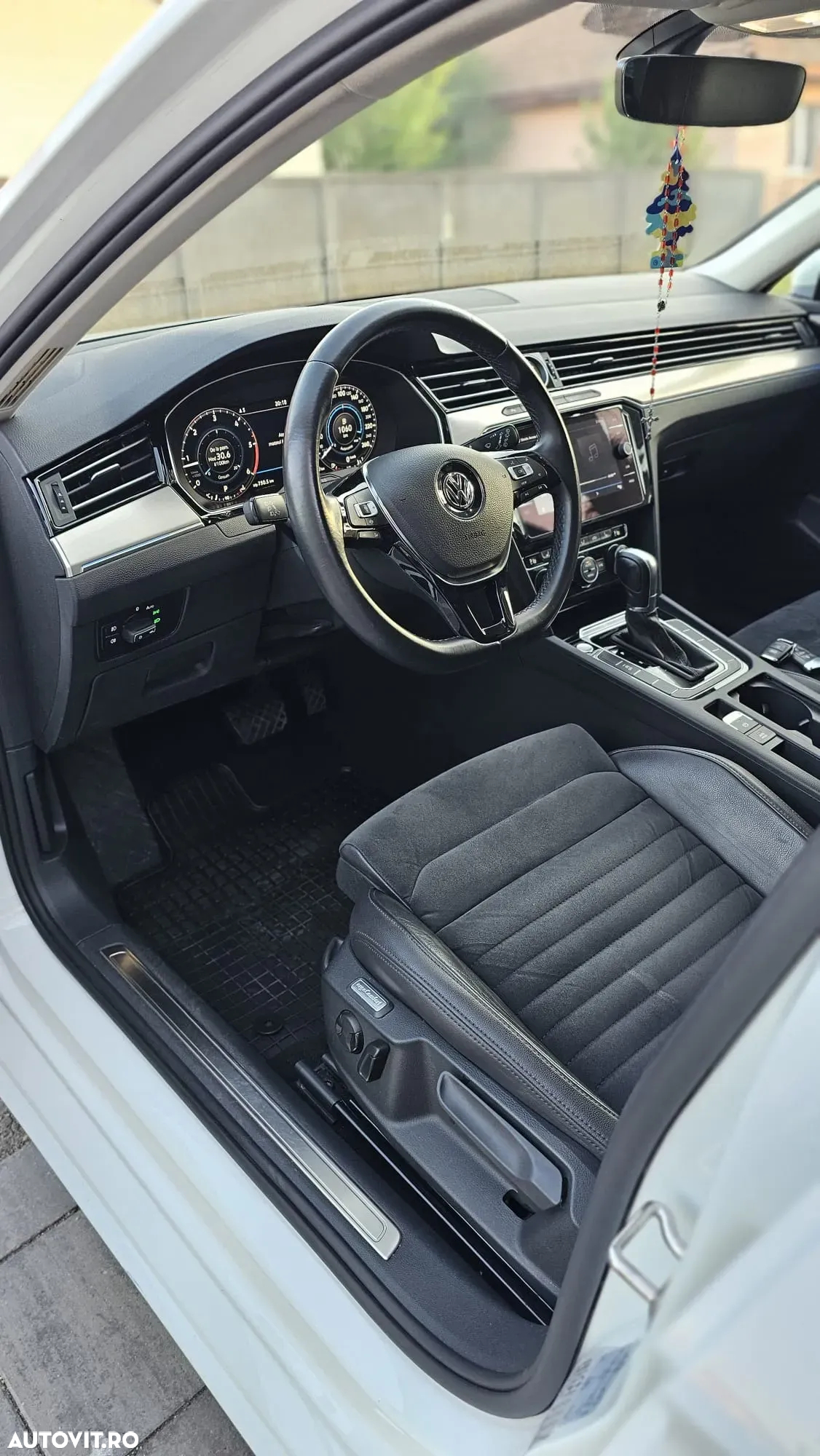 Volkswagen Passat Variant 2.0 TDI DSG (BlueMotion Technology) Highline - 11