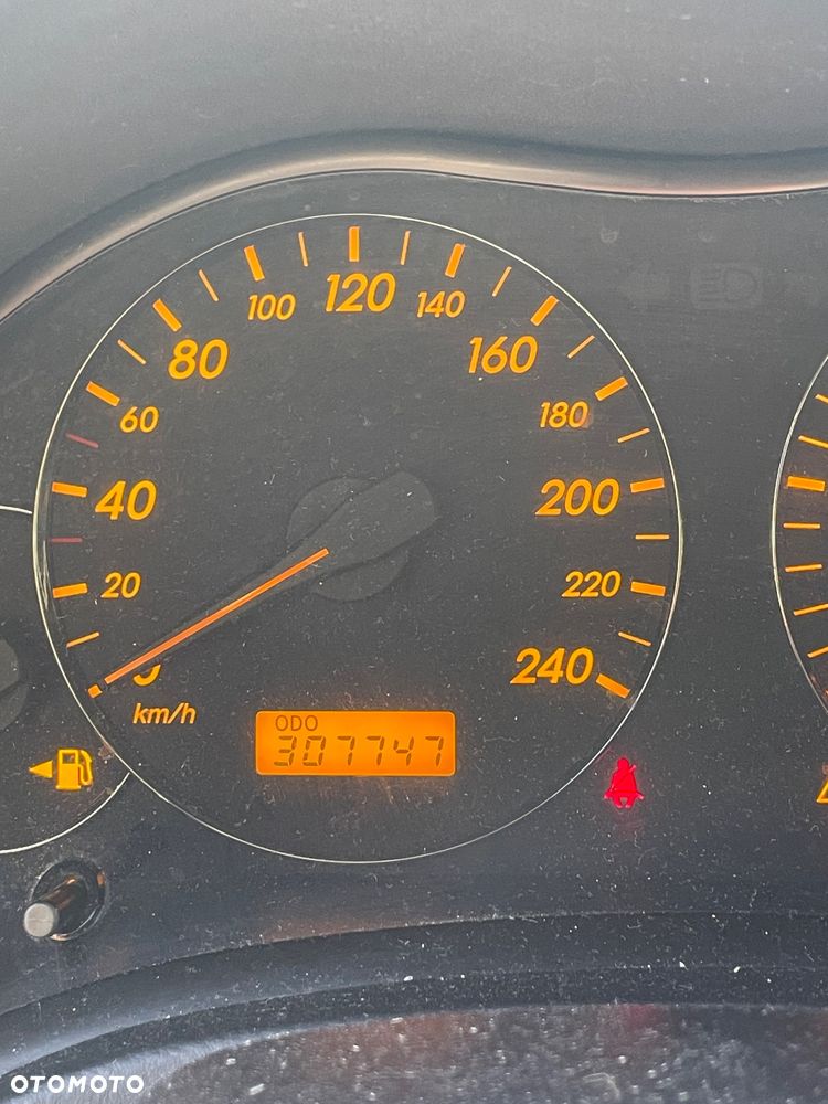 Toyota Avensis - 9