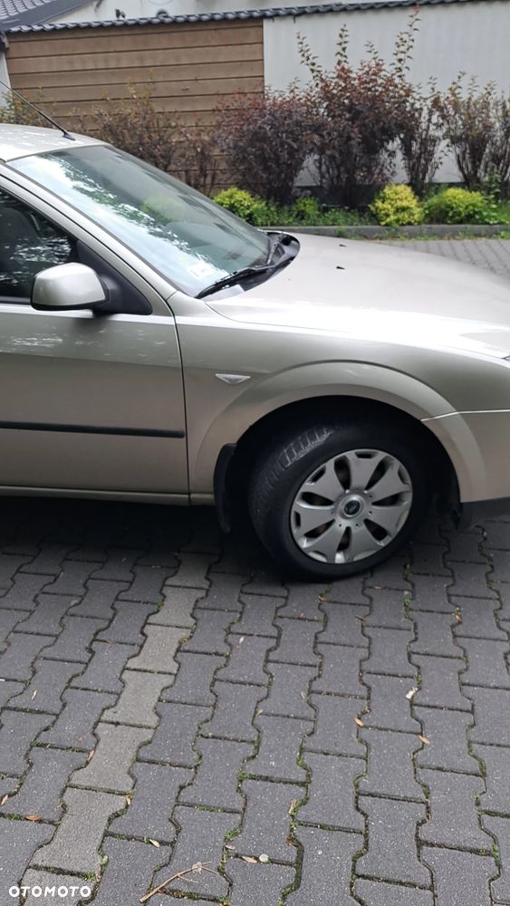 Ford Mondeo 1.8 Trend - 11