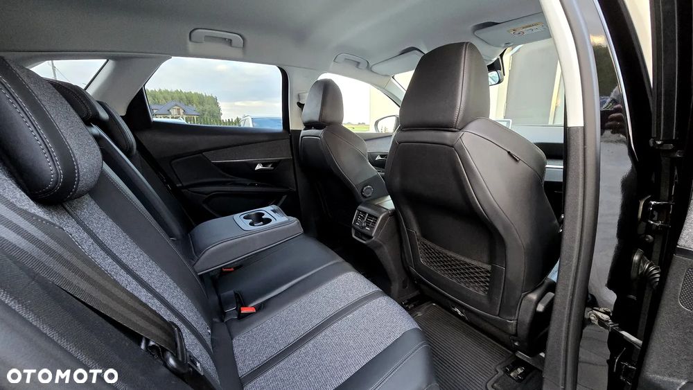 Peugeot 3008 1.2 PureTech Allure S&S - 32